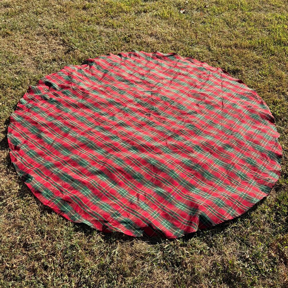 Vtg Handmade 70" Round Tablecloth Christmas Red Green Tartan Plaid Metallic Gold